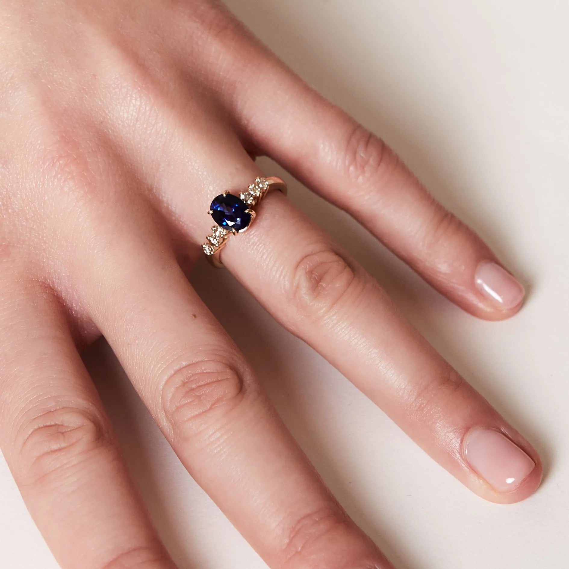 Saffier & Diamant Eye-Catcher Ring 18k goud, Objet Dore