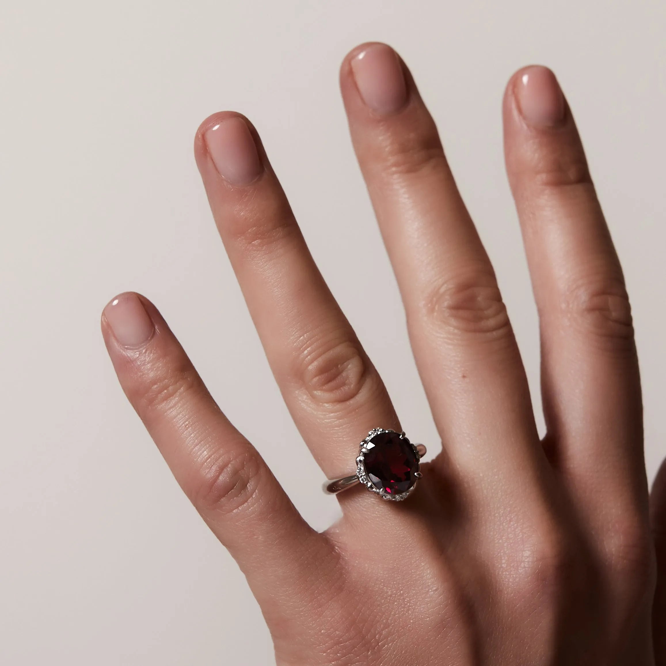 Granaat Halo Ring Platinum, Objet Dore