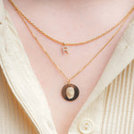 initiaal diamant hanger en vinger print coin in 14 karaat goud