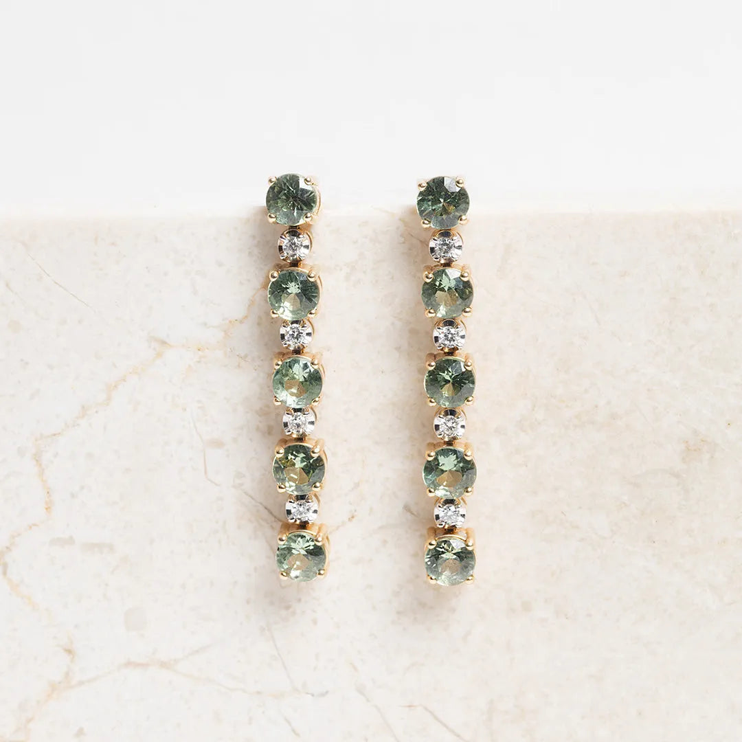 Statement oorbellen met groene saffier en diamant