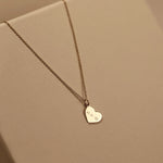 Initial Heart Token 14 karaat goud, Objet Dore