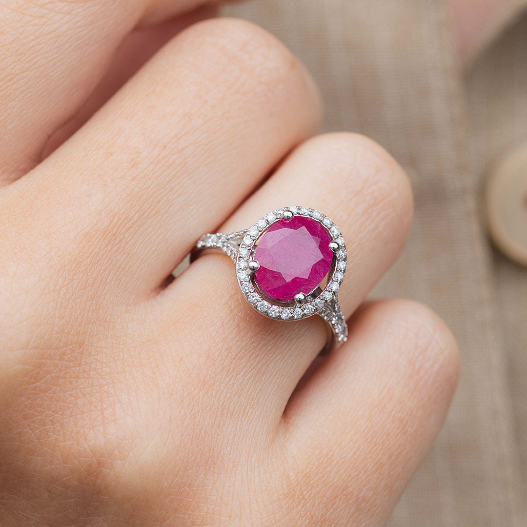 14 karaat witgoud robijn ring met diamanten