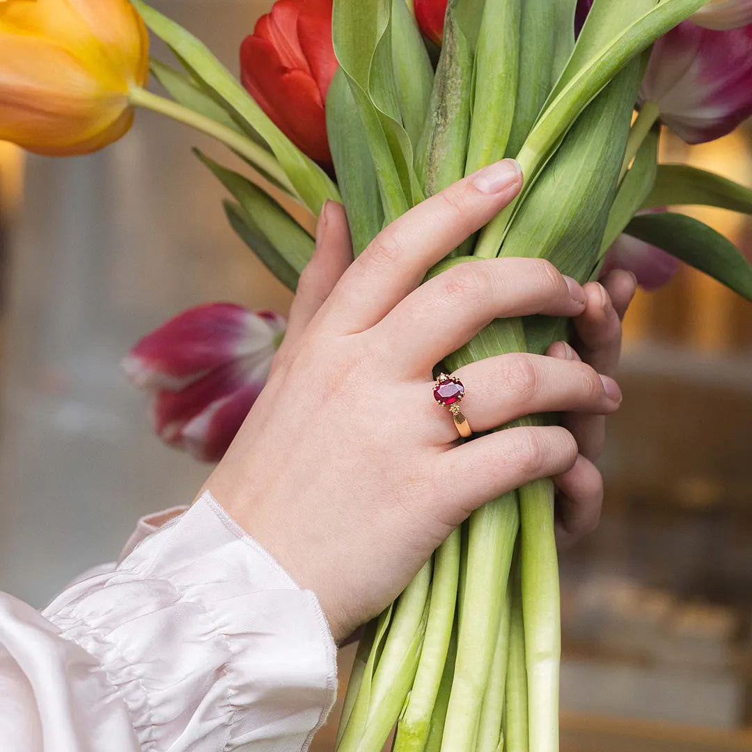 Robijn en diamant trilogie ring in 18 karaat goud