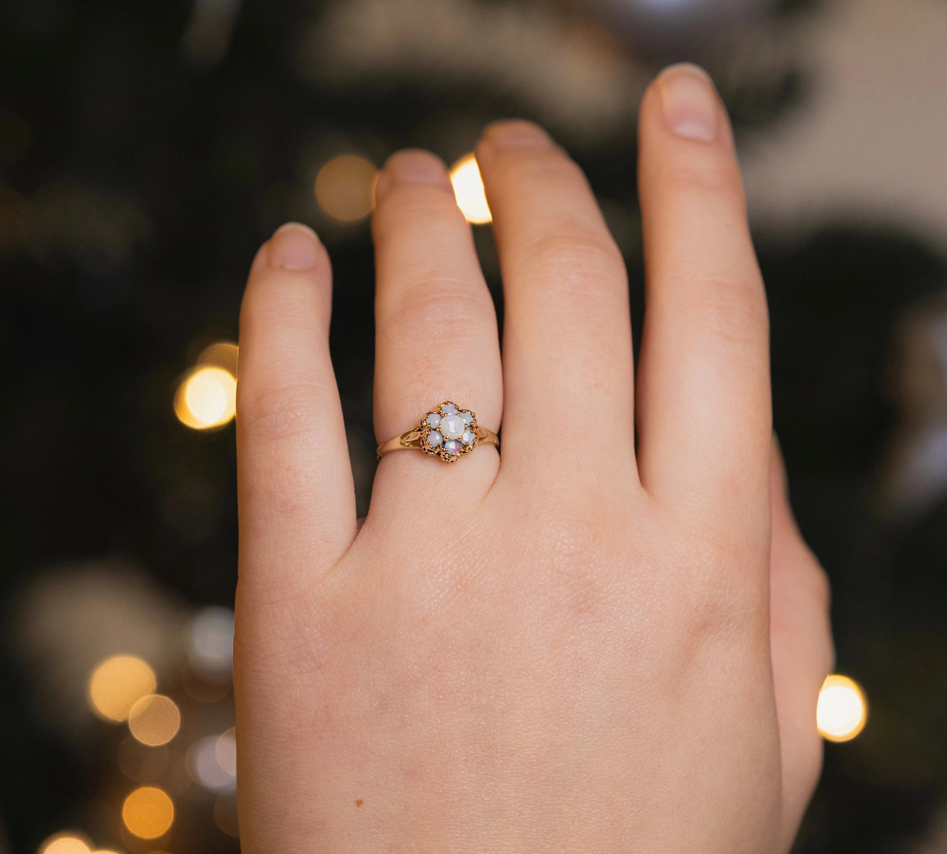 Julie - Vintage Australische Opaal Flower Ring 9k Geelgoud, Objet Dore