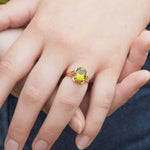 Vintage Ornamental Peridot Solitair Ring 14k goud